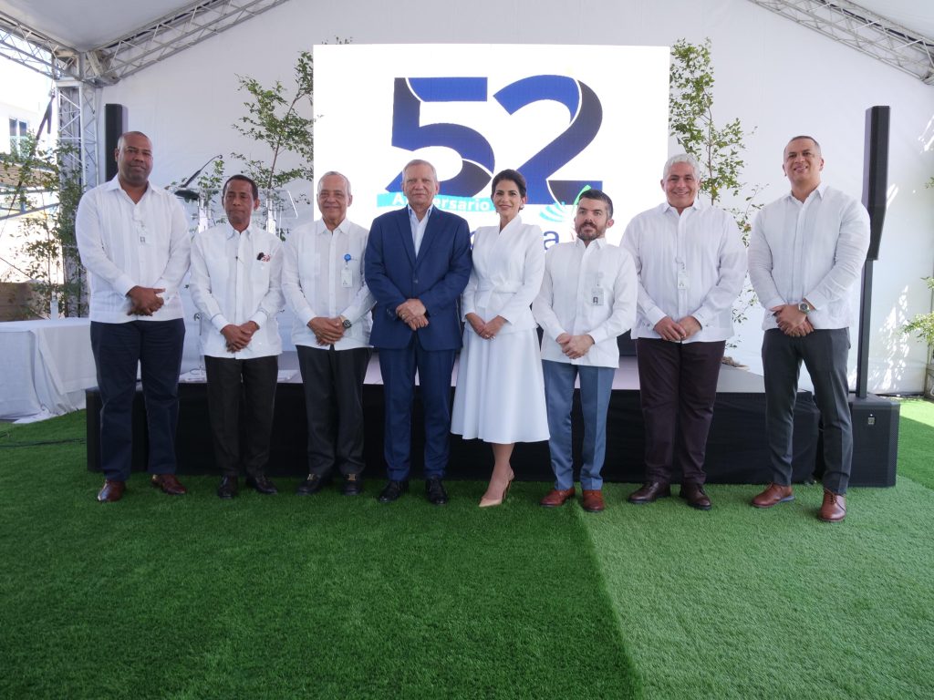 Aguilera resalta fortaleza de Refidomsa en su 52 aniversario; reconoce a empleados destacados