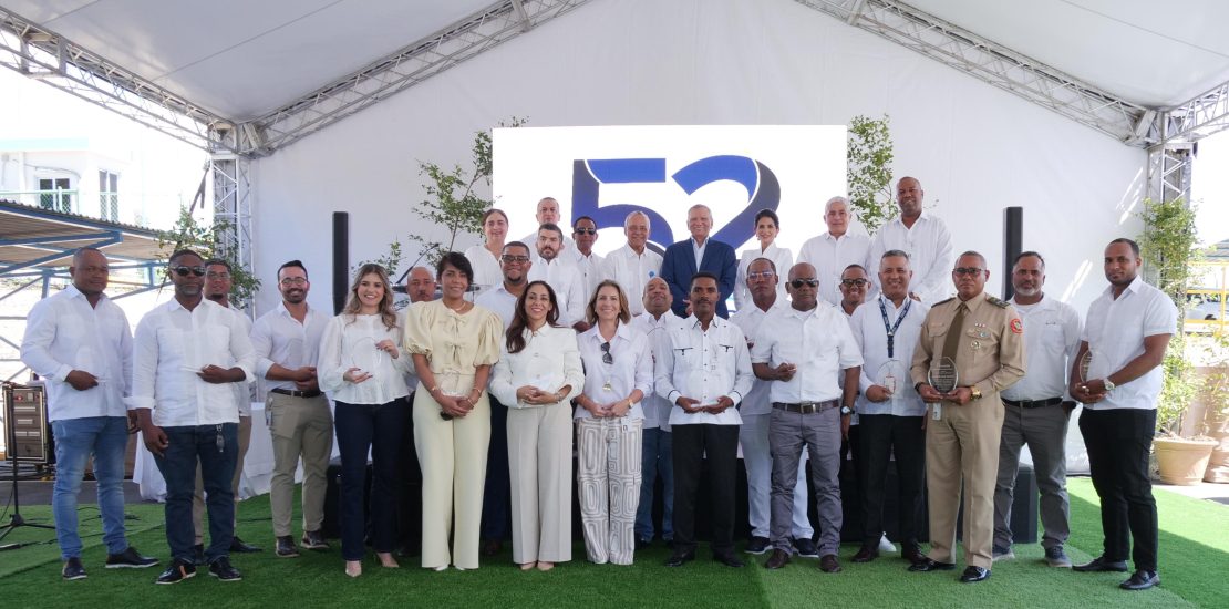 Aguilera resalta fortaleza de Refidomsa en su 52 aniversario; reconoce a empleados destacados