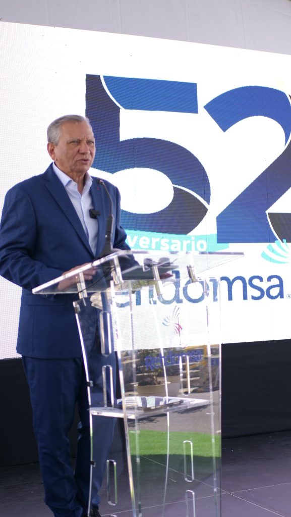 Aguilera resalta fortaleza de Refidomsa en su 52 aniversario; reconoce a empleados destacados