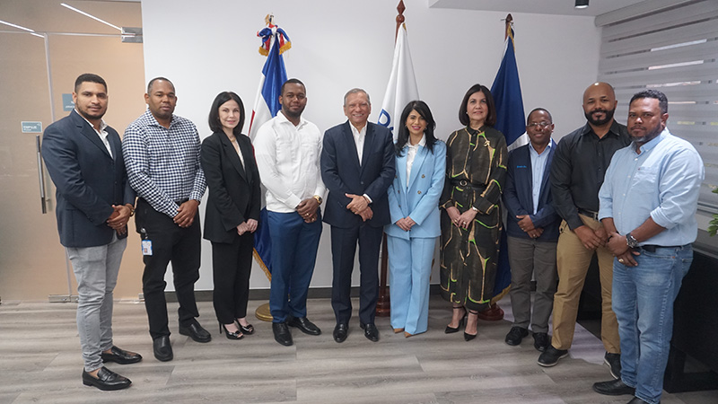 La Refinería de petróleo y el sindicado de trabajadores firman nuevo pacto laboral discutido en armonía